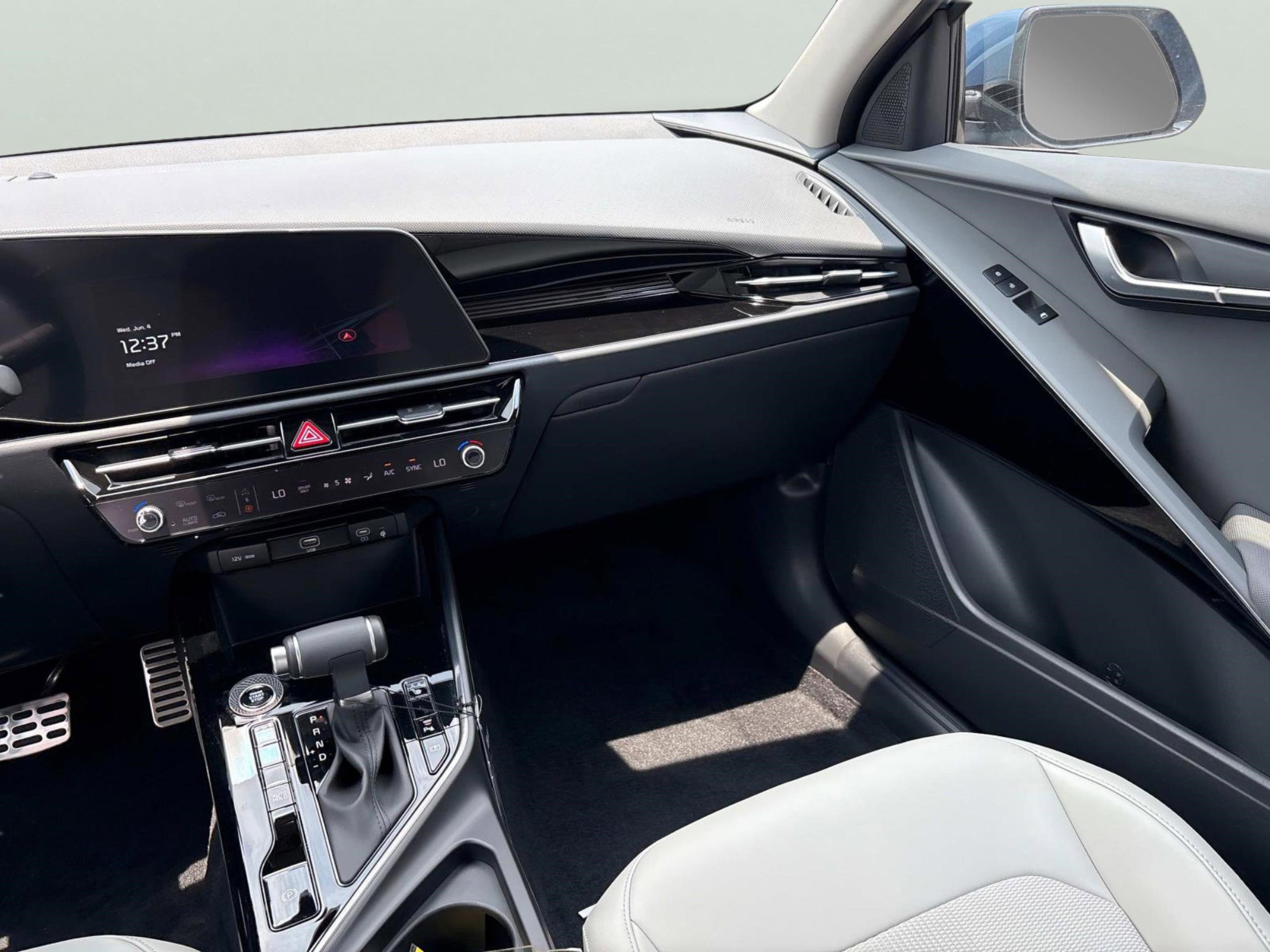 2025 Kia Niro EX Touring photo 14