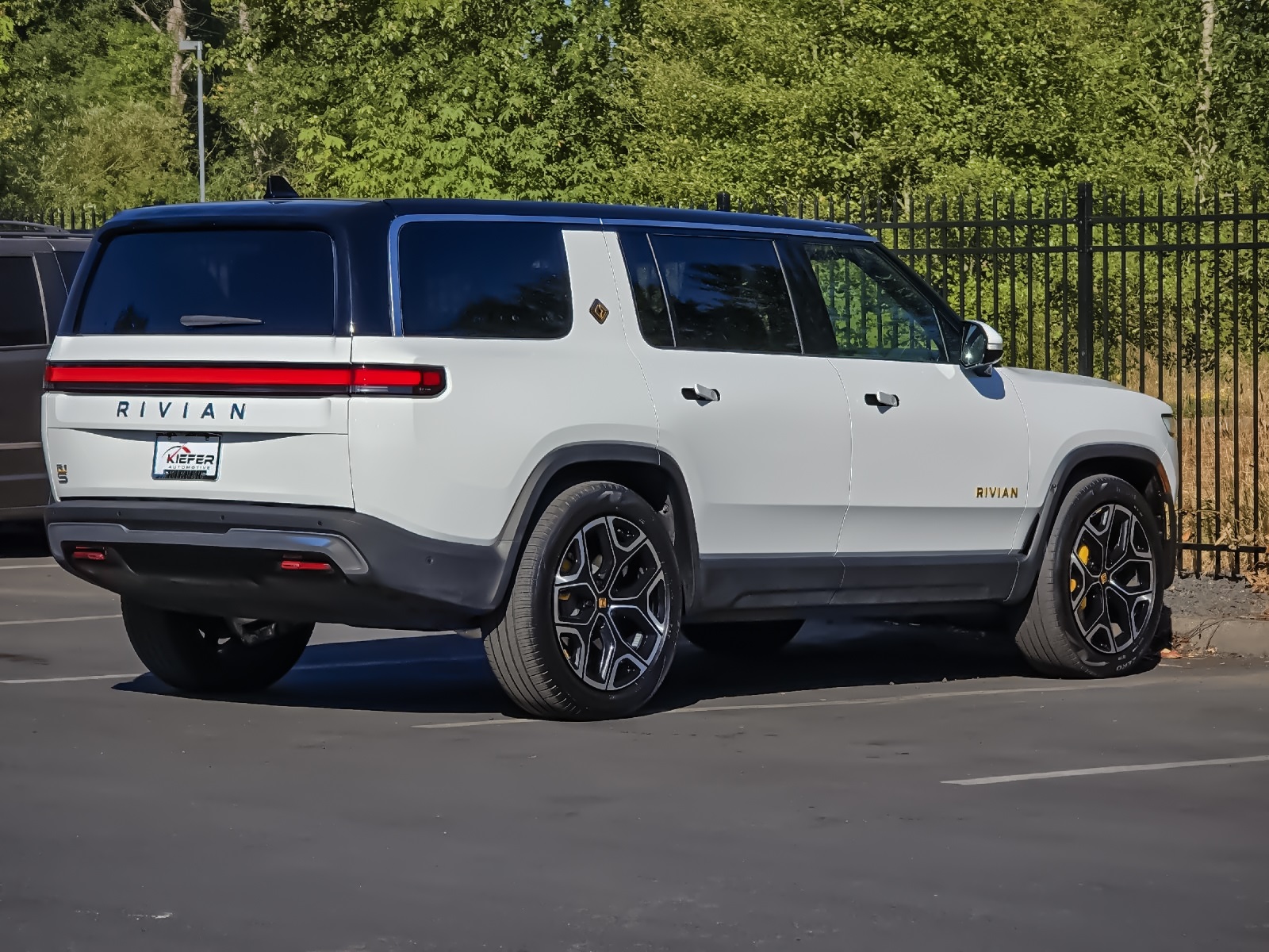 2023 Rivian R1S Adventure photo 3