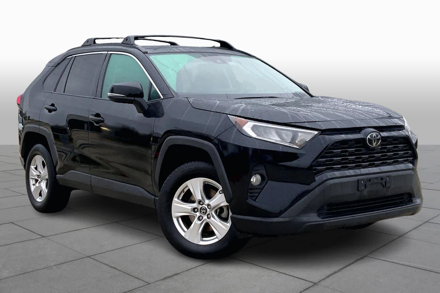 2019 Toyota RAV4 Premium XLE photo 2