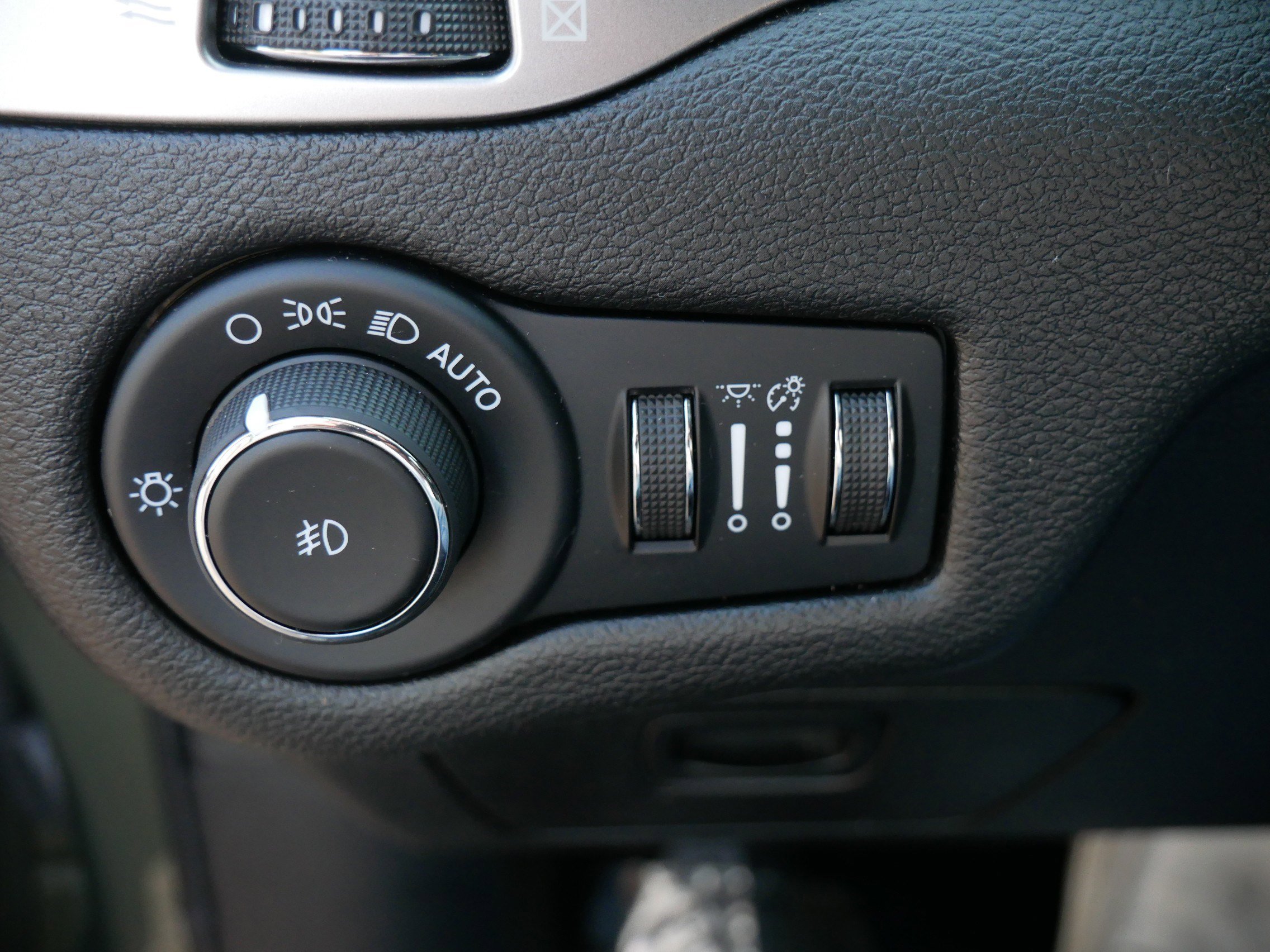 2021 Jeep Cherokee Altitude Latitude Lux photo 25