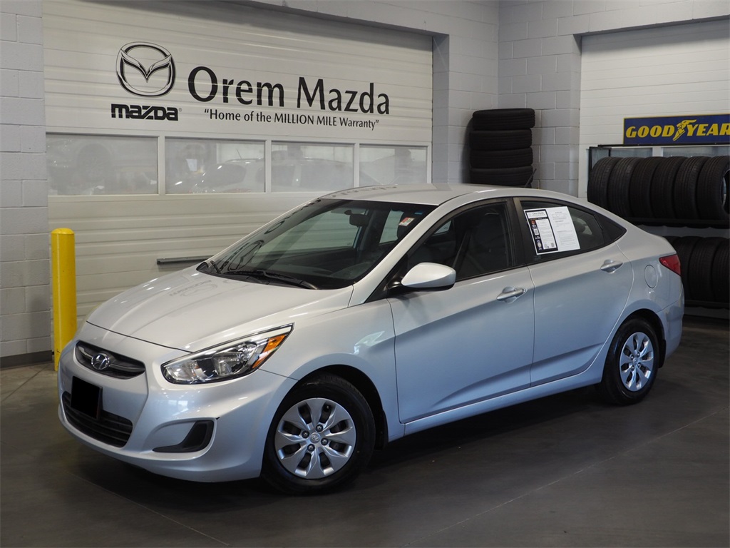 Used 2016 Silver Hyundai SE image 1