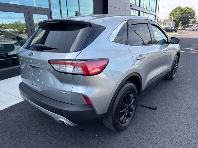 2022 Ford Escape SE photo 3