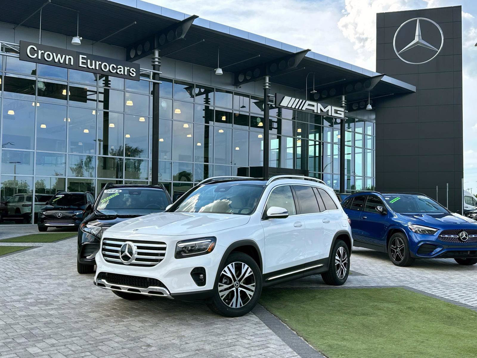 2025 Mercedes-Benz GLB Base's photo