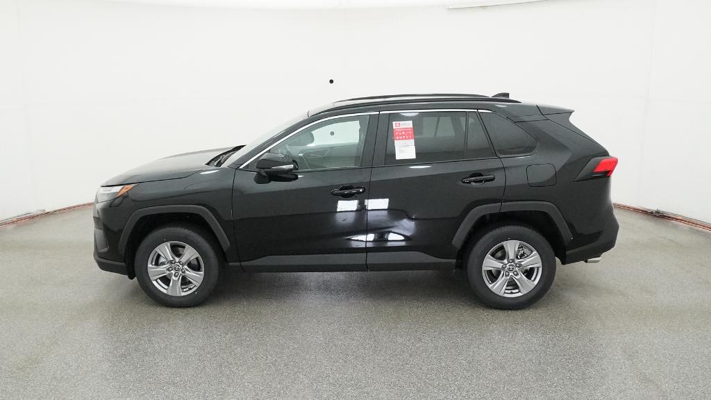 2025 Toyota RAV4 XLE photo 7