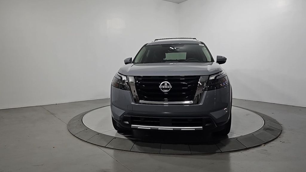 2025 Nissan Pathfinder Platinum photo 2