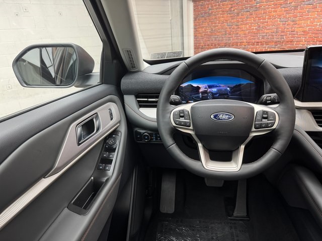 2025 Ford Explorer photo 13