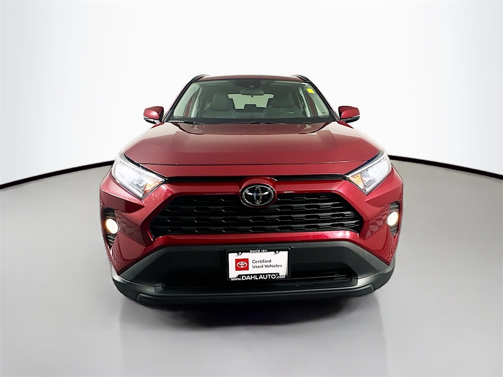 2020 Toyota RAV4 XLE photo 3