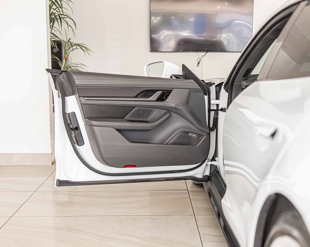 2020 PORSCHE TAYCAN - Image 32