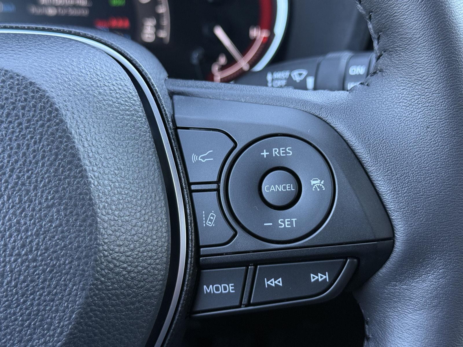 2025 Toyota RAV4 XLE photo 18