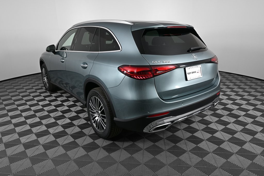 2026 Mercedes Benz GLC 300 photo 2