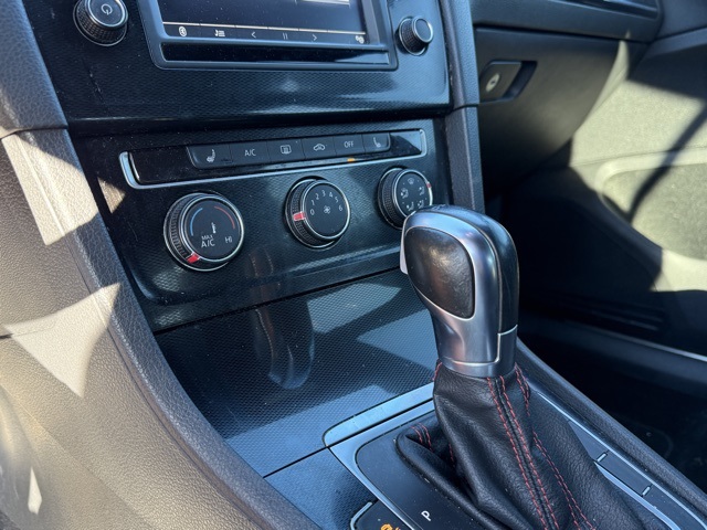 2016 Volkswagen Golf GTI Base SE Autobahn photo 18