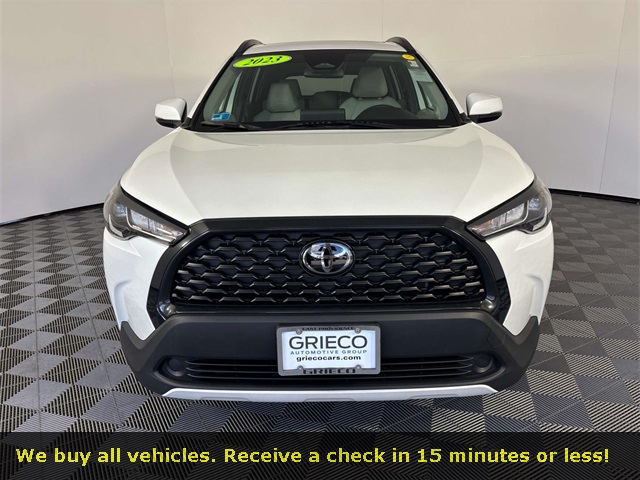 2023 Toyota Corolla Cross LE photo 2