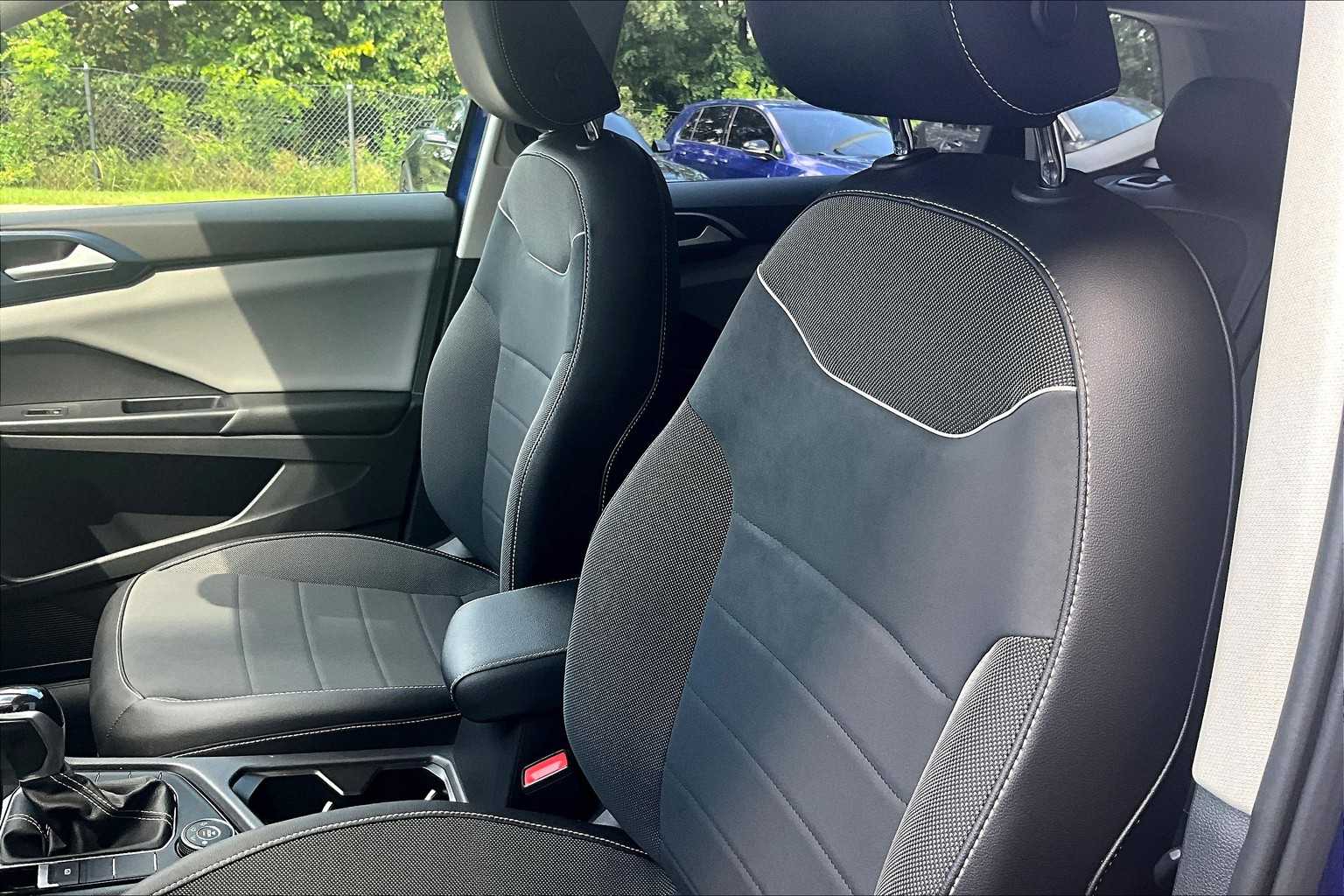 2023 Volkswagen Taos SE photo 7