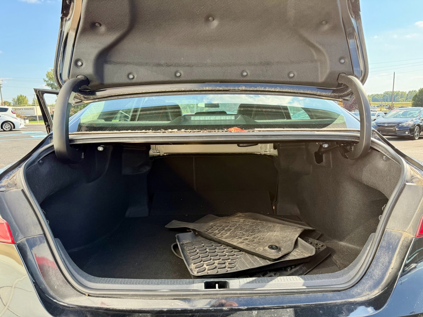 2020 Toyota Camry SE photo 5
