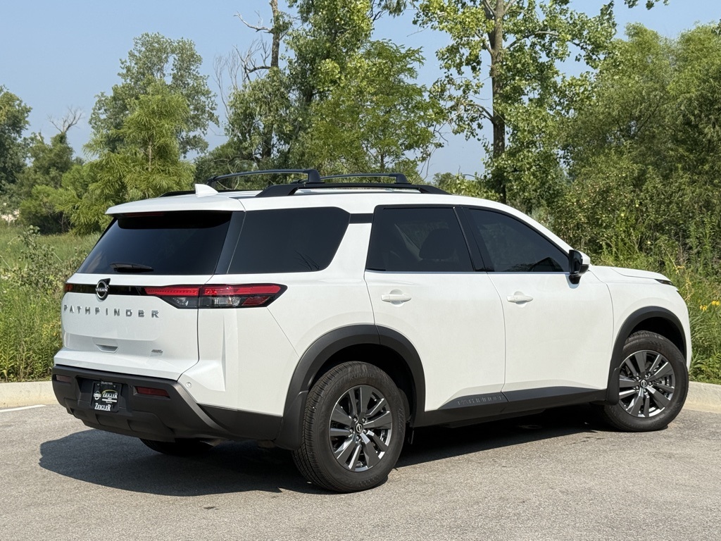 2025 Nissan Pathfinder SV photo 4