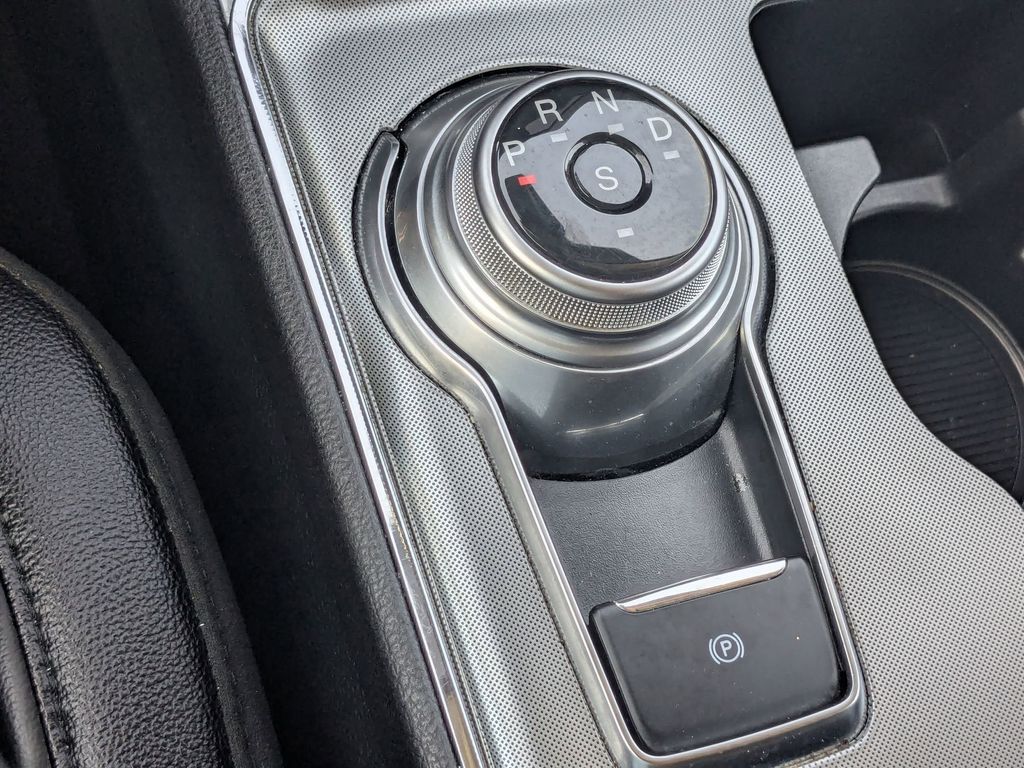 2024 Ford Edge Titanium photo 19