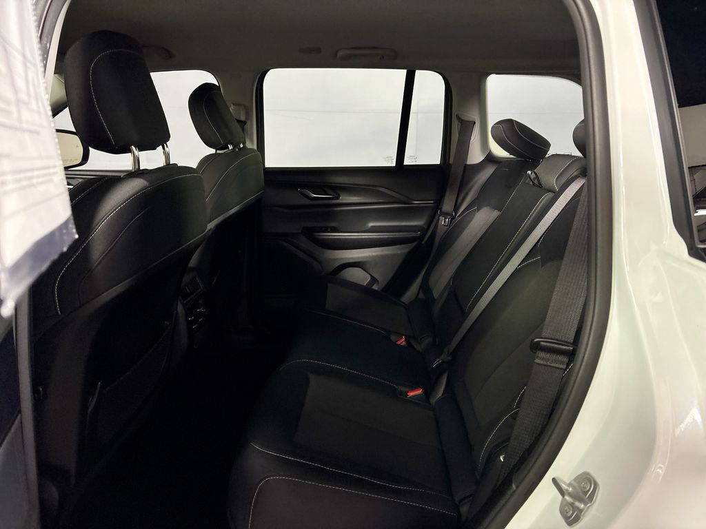 2023 Jeep Grand Cherokee Laredo photo 16