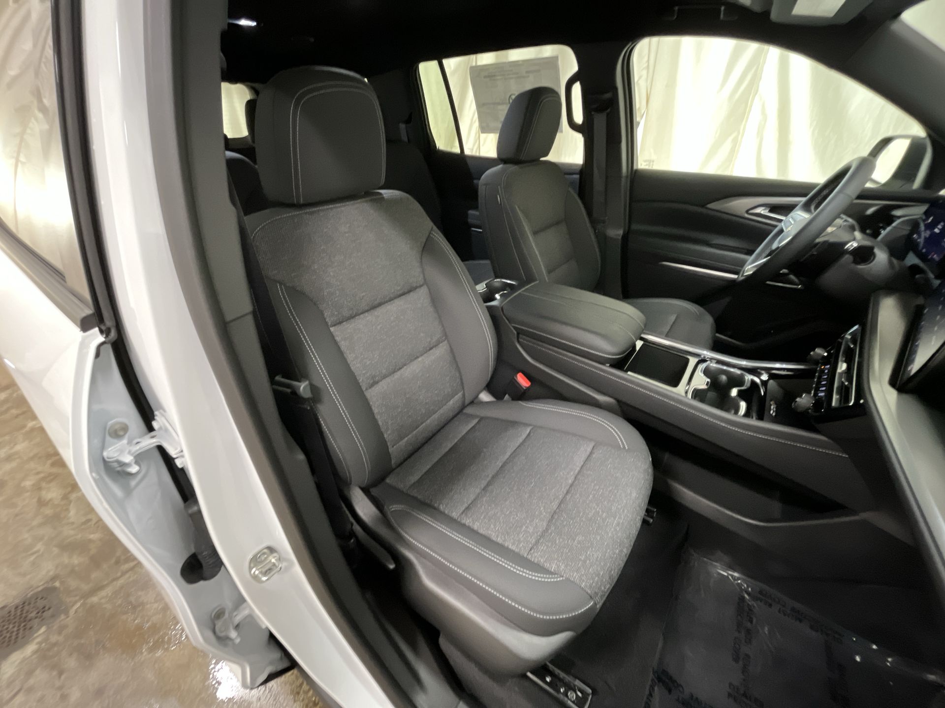 2025 Chevrolet Traverse photo 19