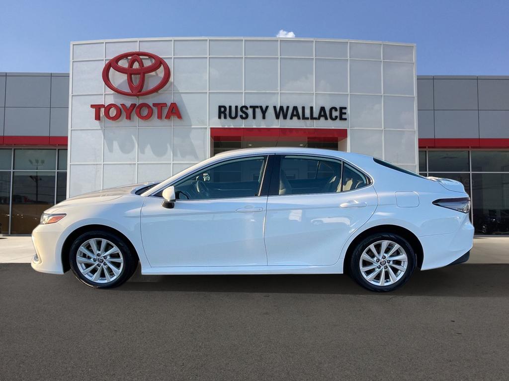 2024 Toyota Camry LE's photo