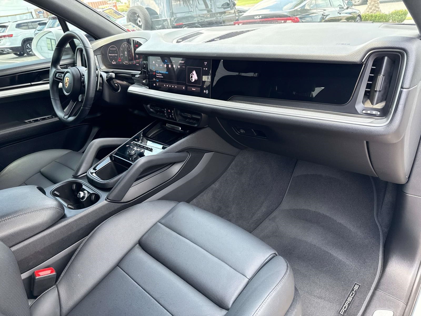 2024 Porsche Cayenne Base photo 14