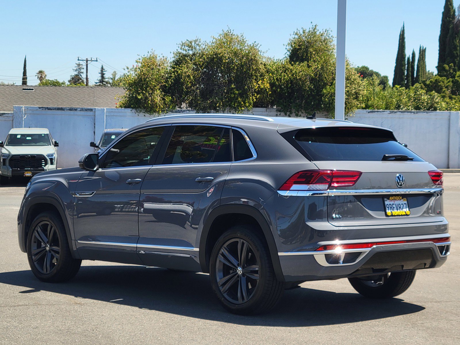 2022 Volkswagen Atlas Cross Sport SEL R-Line photo 5