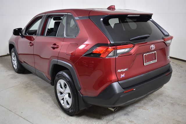 2022 Toyota RAV4 XLE photo 3