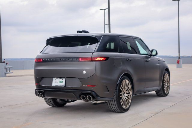 2025 Land Rover Range Rover Sport photo 4