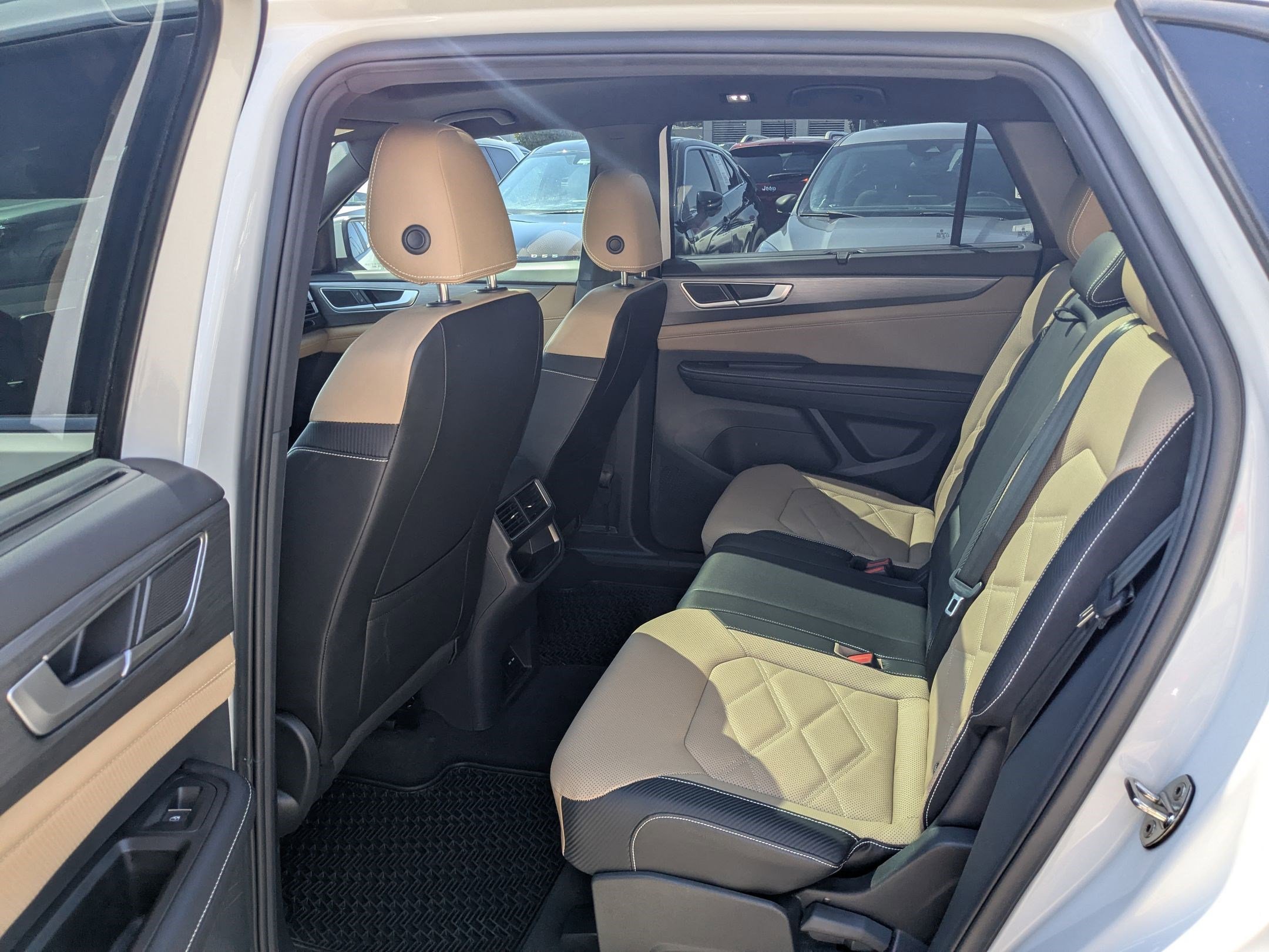 2024 Volkswagen Atlas Cross Sport SE Technology photo 23
