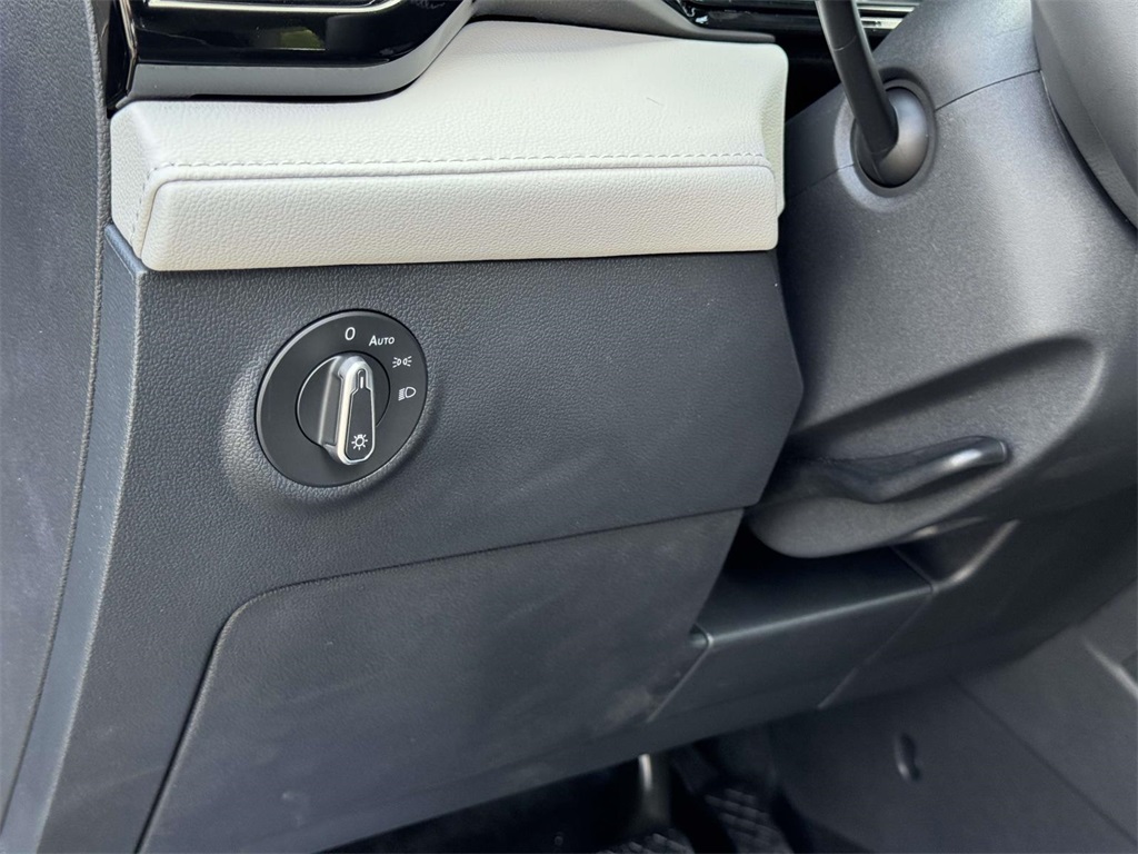 2025 Volkswagen Taos S photo 27