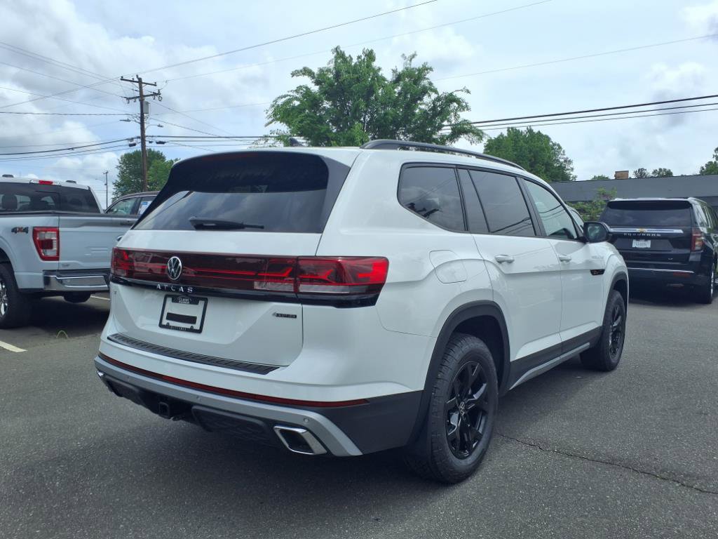 2025 Volkswagen Atlas Peak Edition SE photo 3
