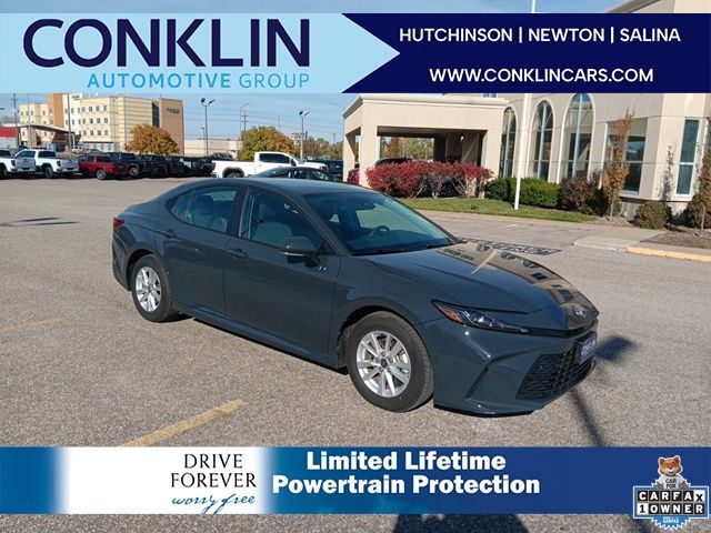 2025 Toyota Camry LE's photo