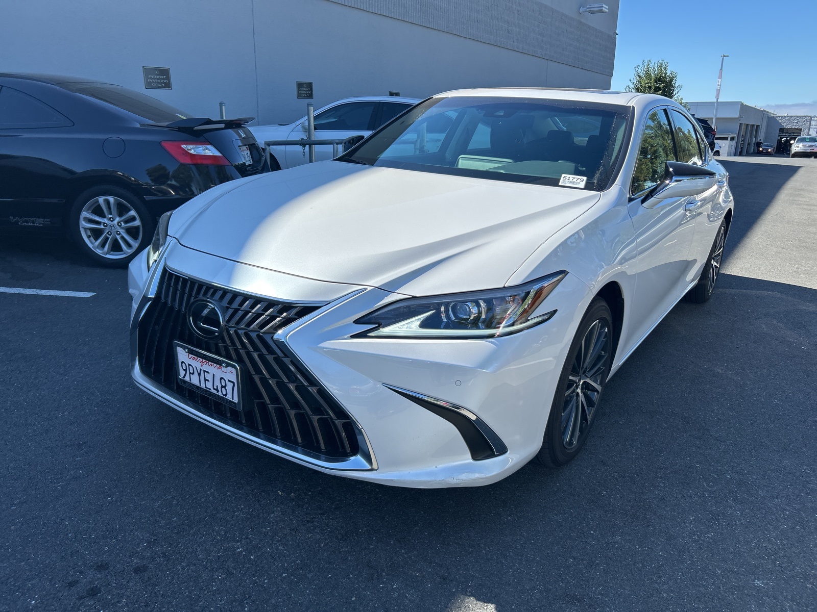 2025 Lexus ES 300h photo 4