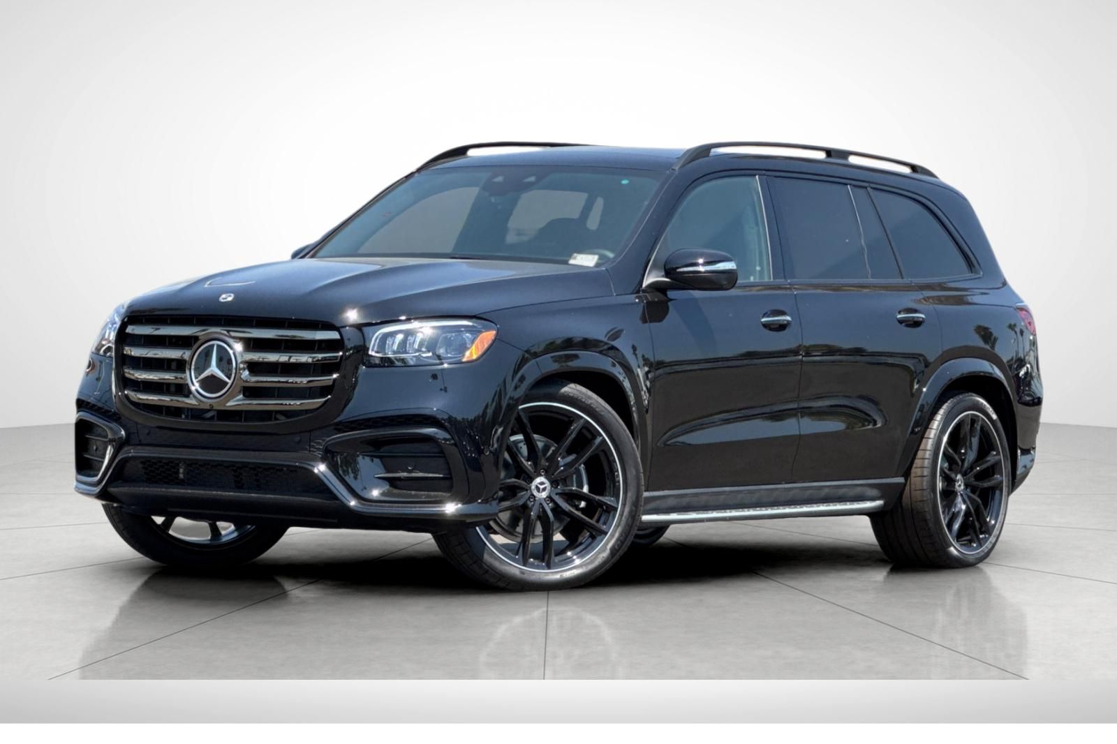 2025 Mercedes Benz GLS 580 4MATIC photo 2
