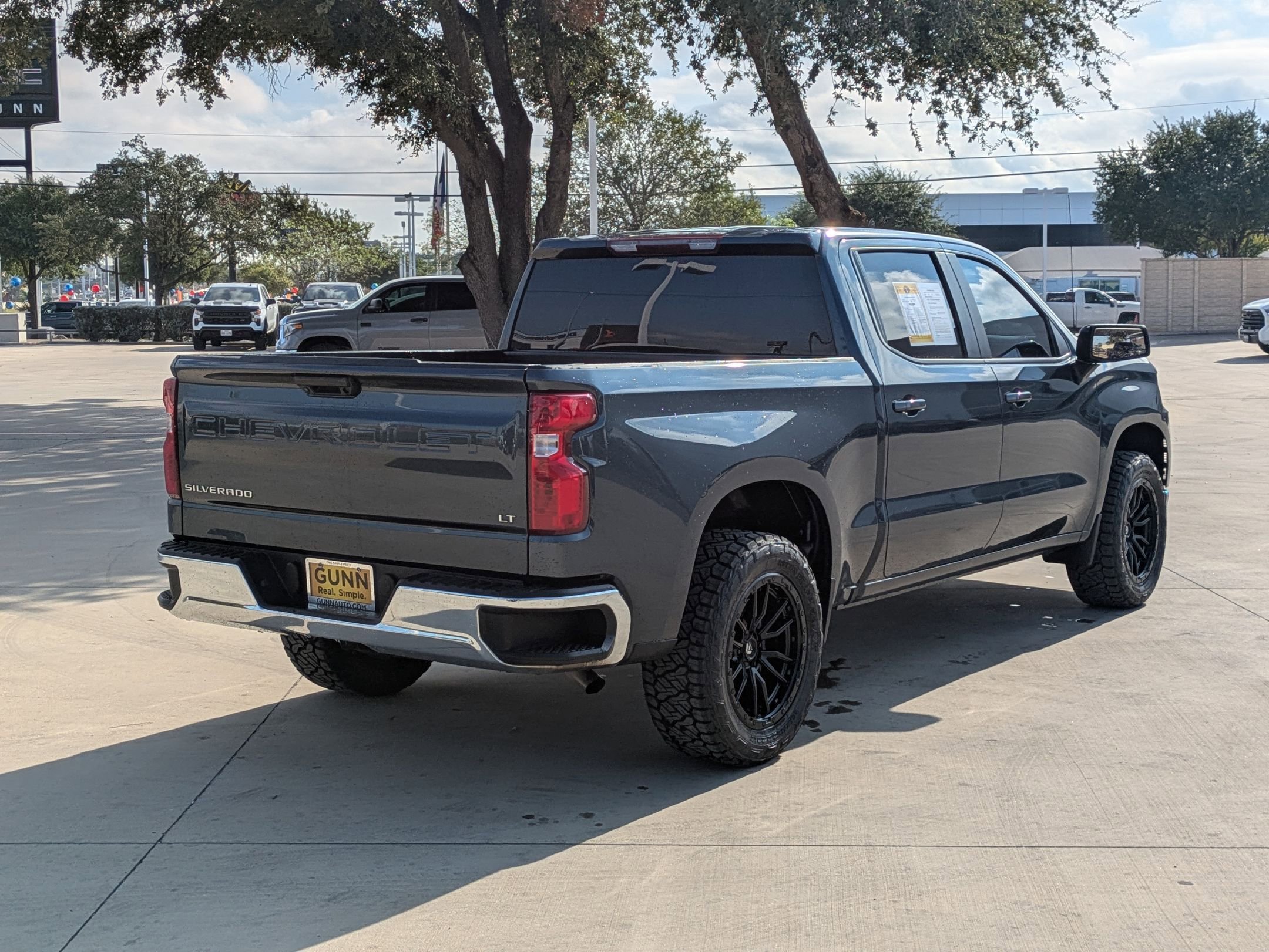 2020 Chevrolet Silverado 1500 LT photo 2