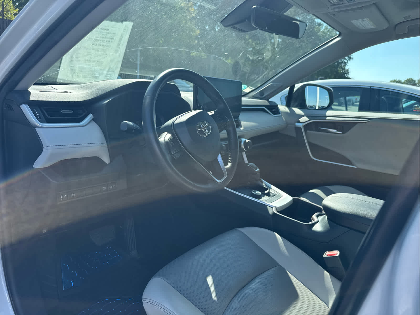 2023 Toyota RAV4 Hybrid Limited photo 4