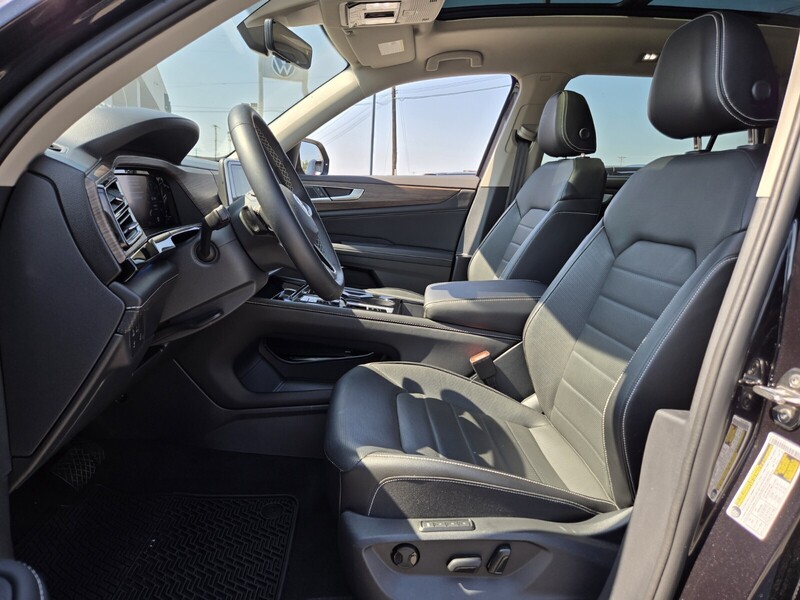 2025 Volkswagen Atlas SEL photo 6