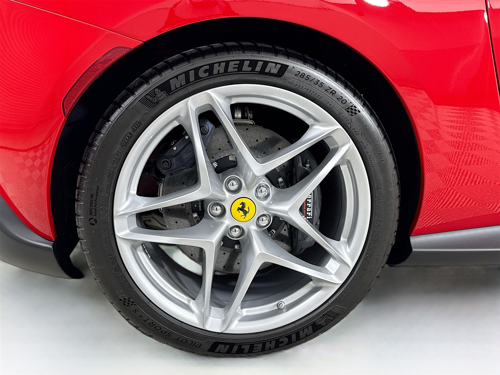 2024 Ferrari Roma Base photo 25