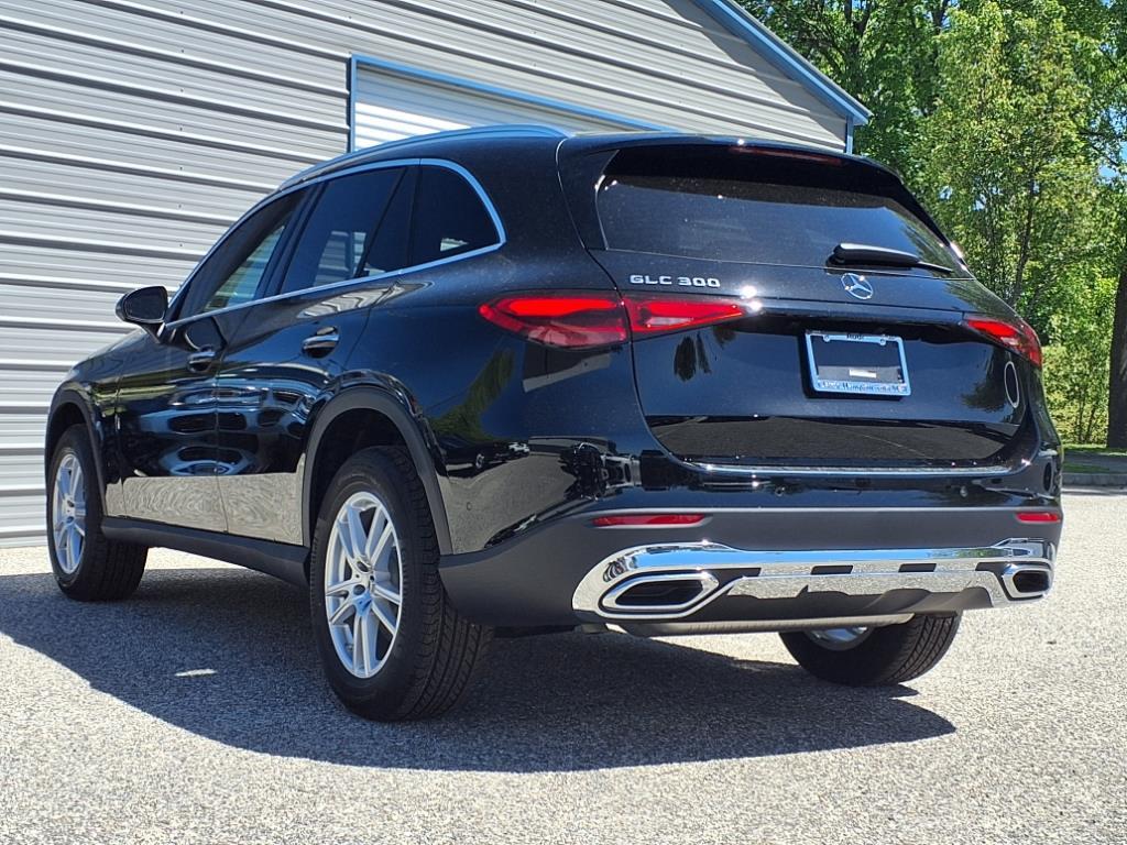 2025 Mercedes Benz GLC 300 photo 4