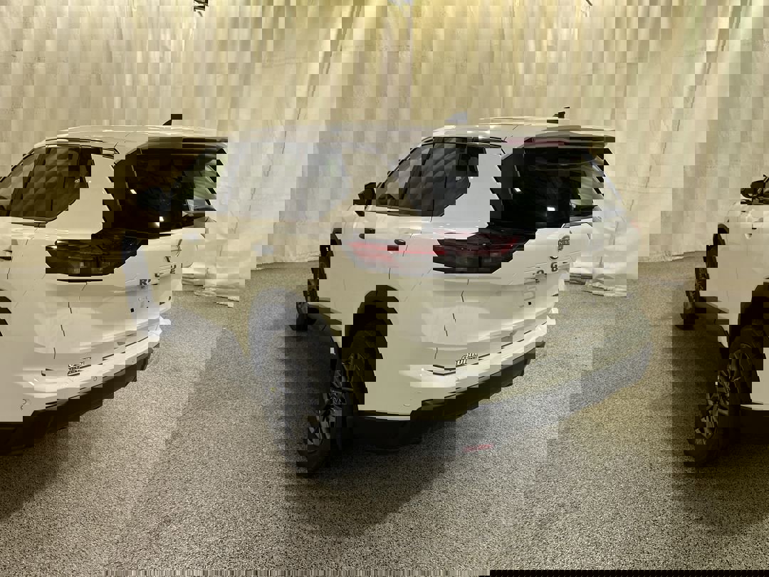 2026 Nissan Rogue S photo 3