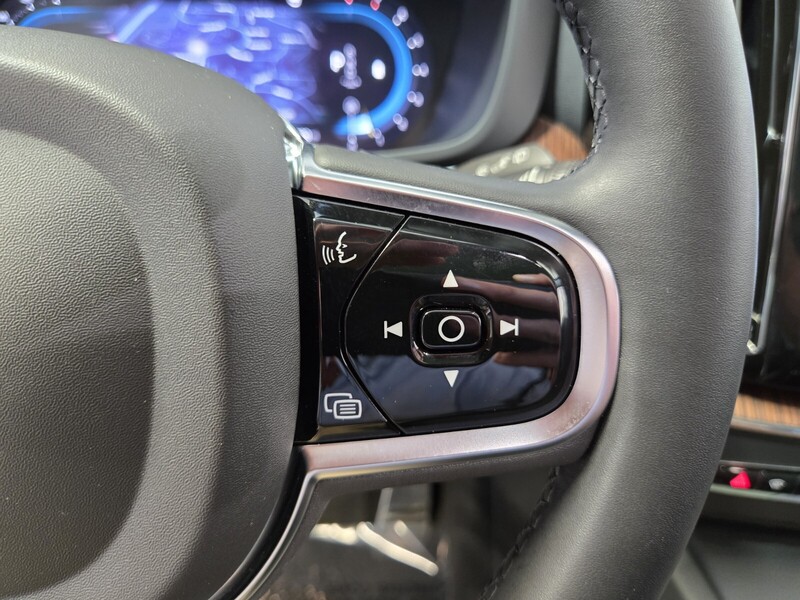 2024 Volvo XC60 B5 Plus photo 36