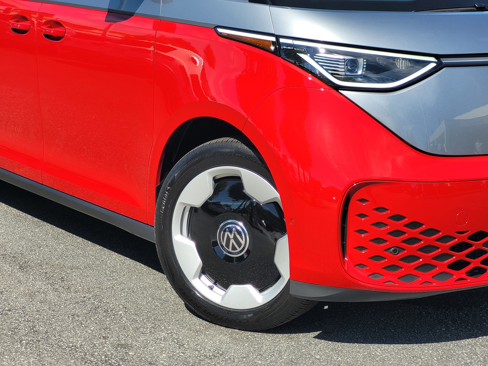 2025 Volkswagen ID. Buzz Pro Plus photo 3