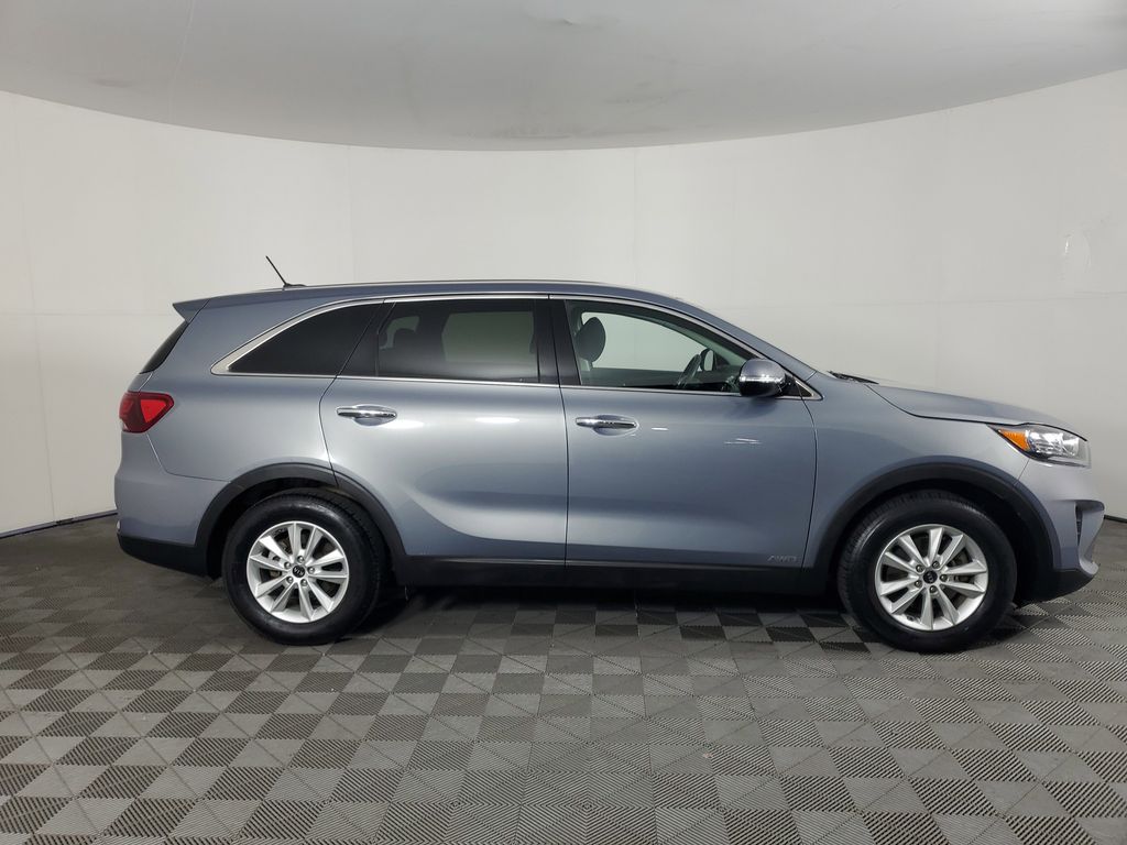2020 Kia Sorento LX photo 2