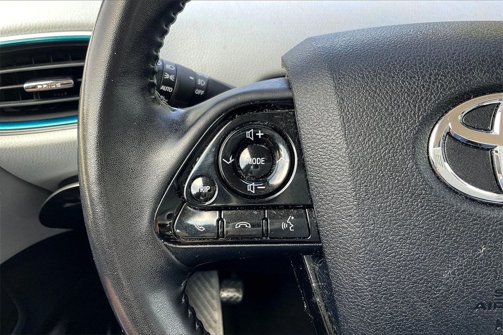 2021 Toyota Prius XLE AWD-e photo 17