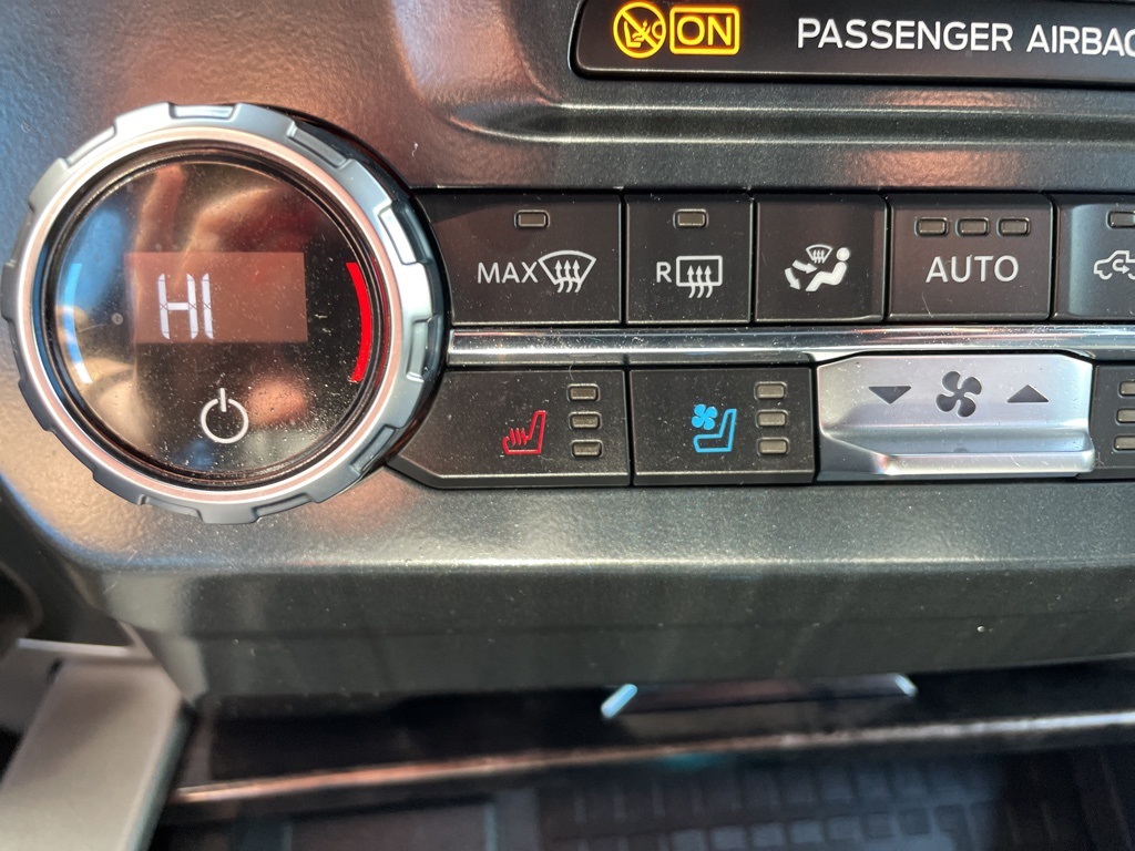 2022 Ford F-250 Lariat photo 18