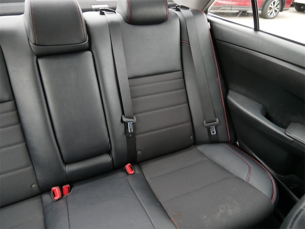 2016 Toyota Camry SE photo 17