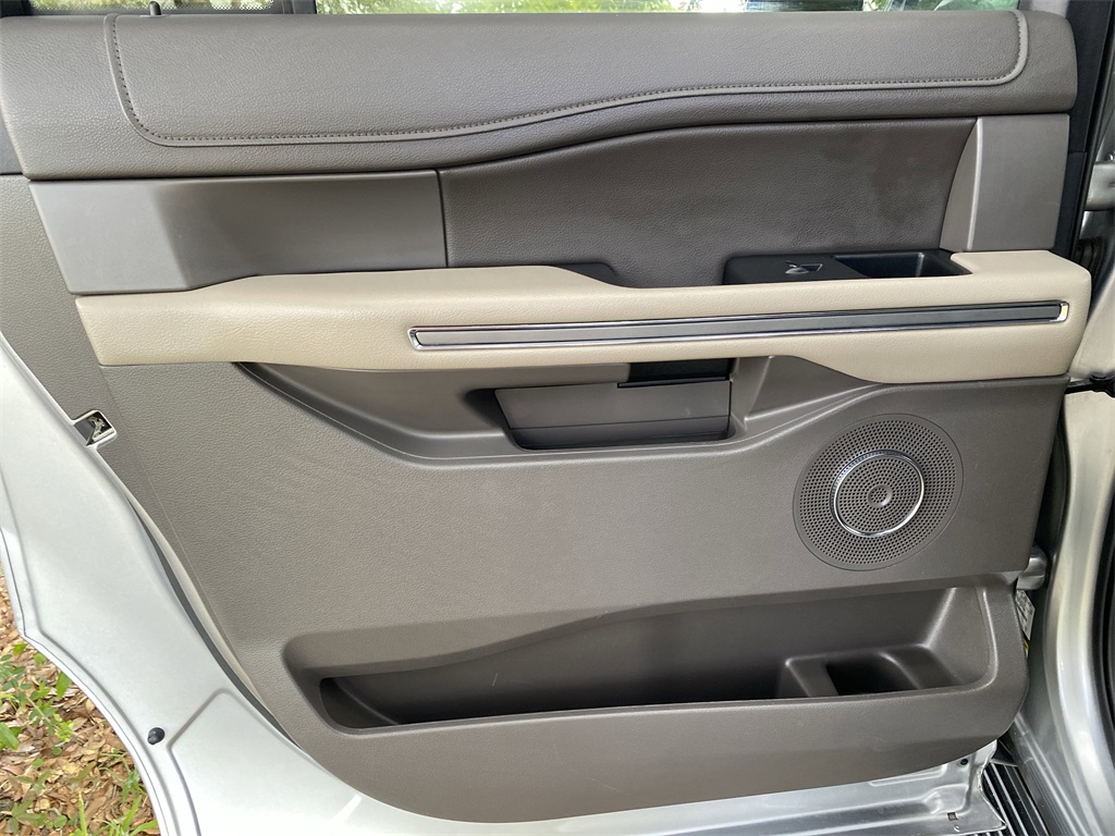 2021 Ford Expedition MAX XLT photo 25