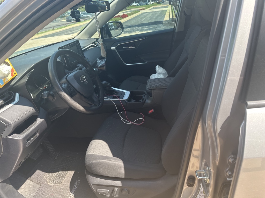 2021 Toyota RAV4 XLE photo 7