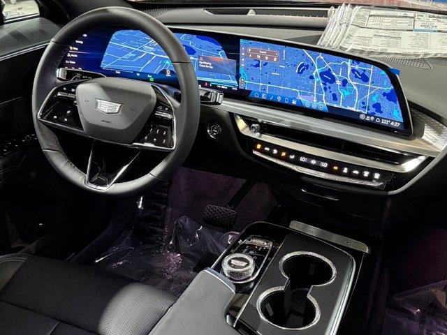 2025 Cadillac Lyriq Luxury photo 3
