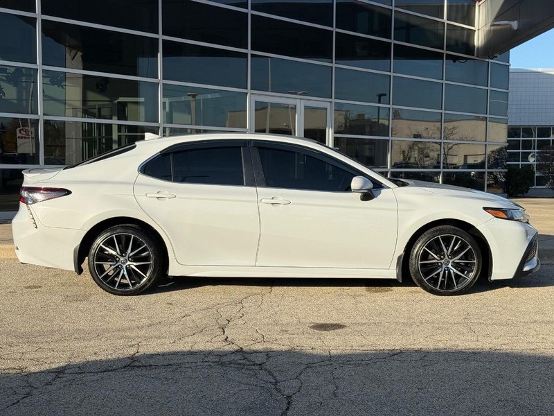 2022 Toyota Camry SE photo 2