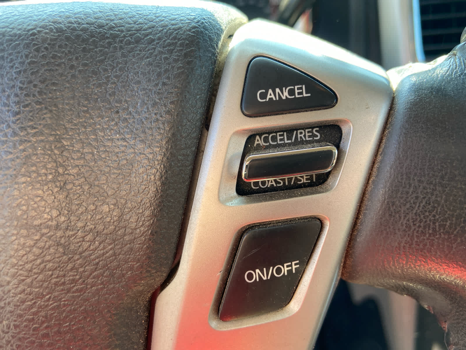 2017 Nissan Titan SV Crew Cab photo 18